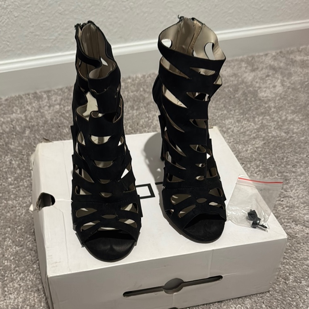 Aldo Black Heels Modern Strappy Design